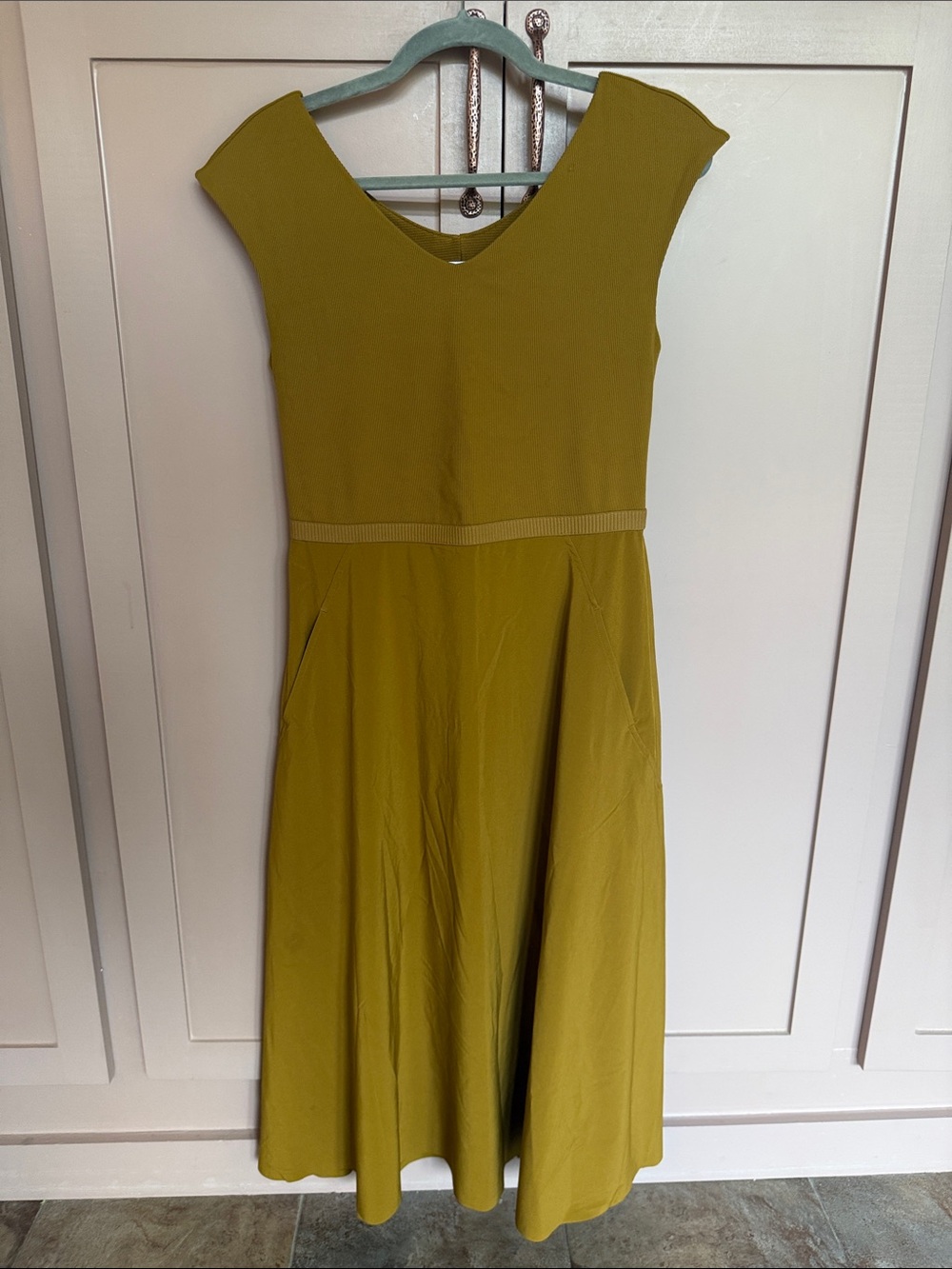 Athleta Ryder Classic V-Neck A-Line Dress in Olive Green (M)